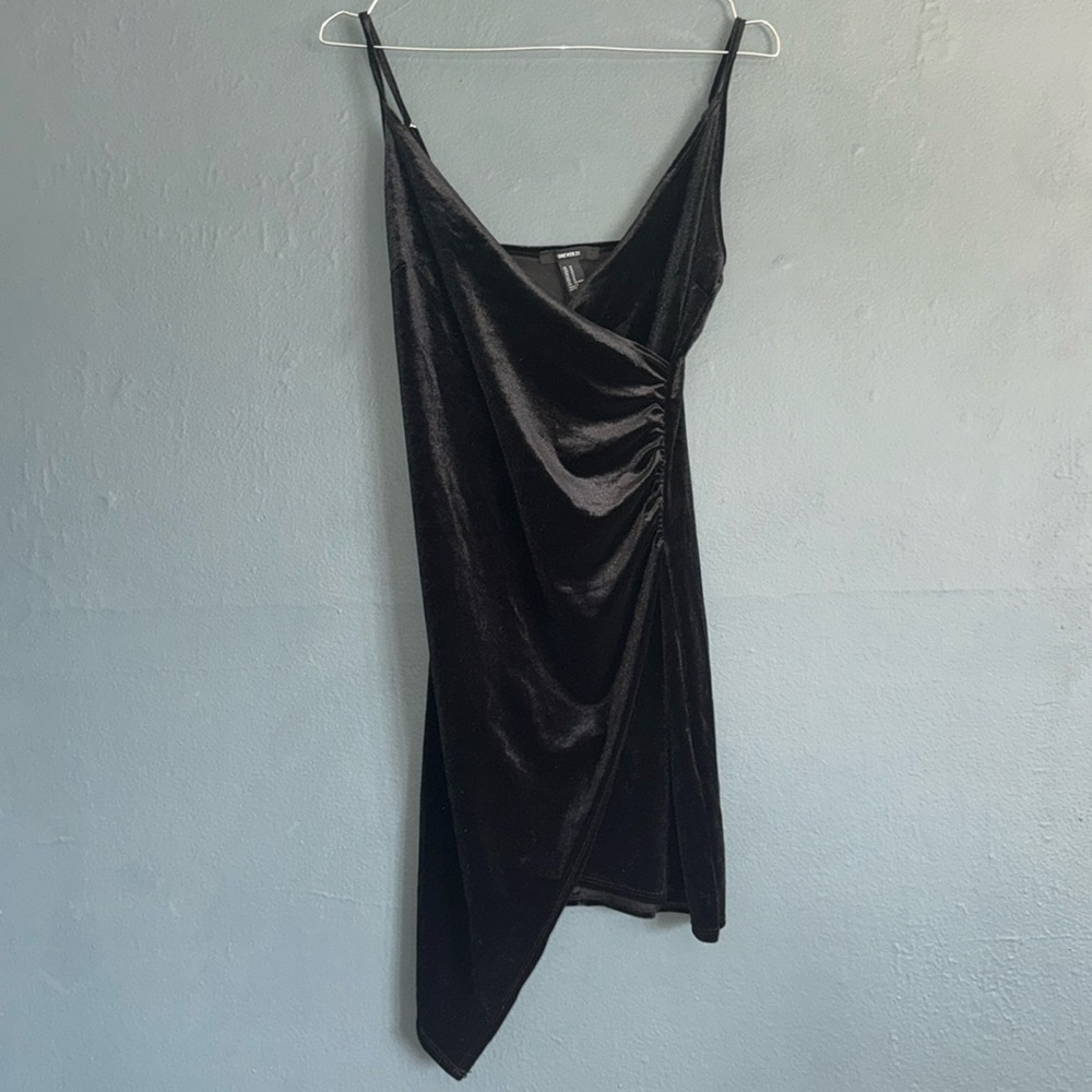 FOREVER 21 VELVET BLACK ASYMMETRICAL BODYCON MINI DRESS
